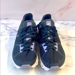 Used ON CLOUDSWIFT Women's Black and White Sneakers Size 9